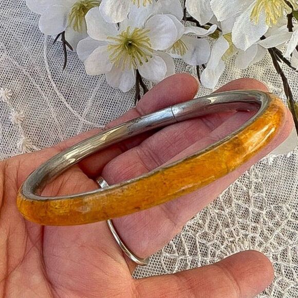 Vintage Sponge Coral Bangle - Picture 3 of 10